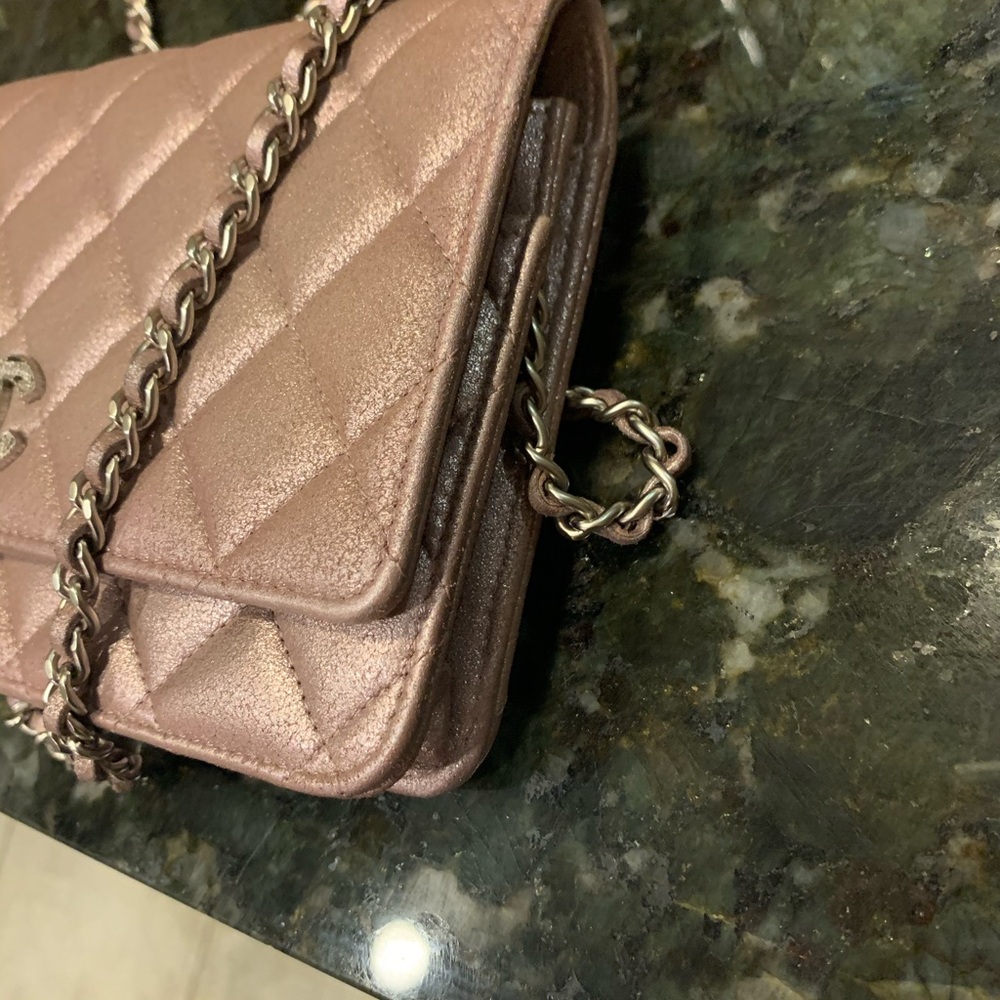 ❌SOLD❌Beautiful Chanel  iridescent rose gold Woc - Picture 5 of 12